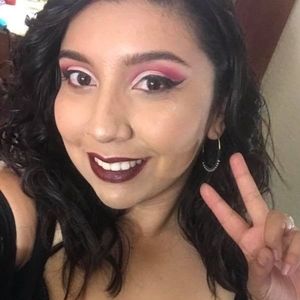 Meet your Posher, Cynthia